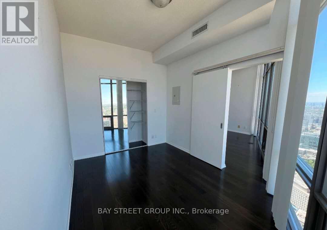 1704 - 832 Bay Street, Toronto, Ontario  M5S 1Z6 - Photo 3 - C12717200