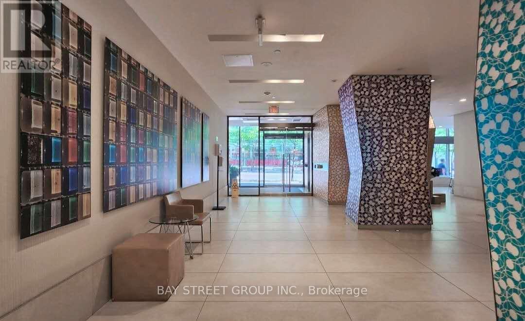 1704 - 832 Bay Street, Toronto, Ontario  M5S 1Z6 - Photo 6 - C12717200