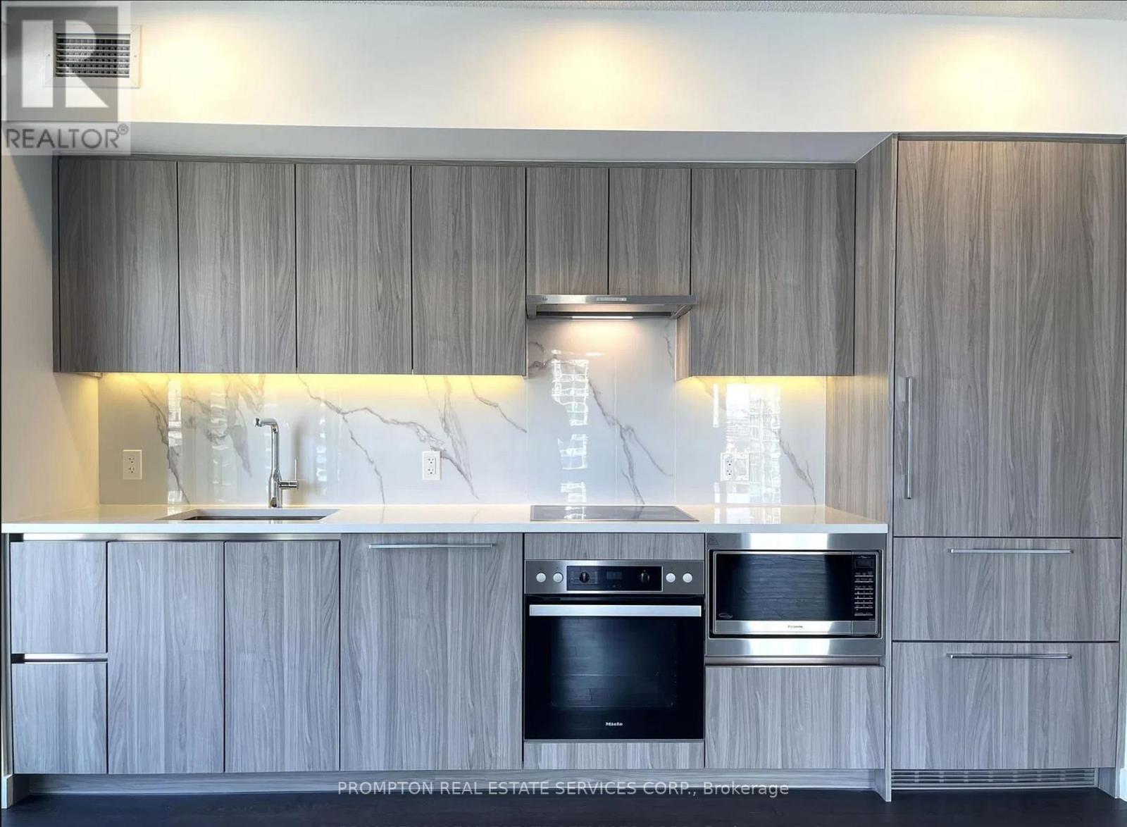 3303 - 1 Concord Cityplace Way, Toronto, Ontario  M5V 0X3 - Photo 11 - C12717336