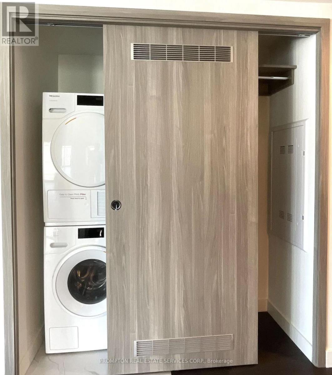 3303 - 1 Concord Cityplace Way, Toronto, Ontario  M5V 0X3 - Photo 8 - C12717336