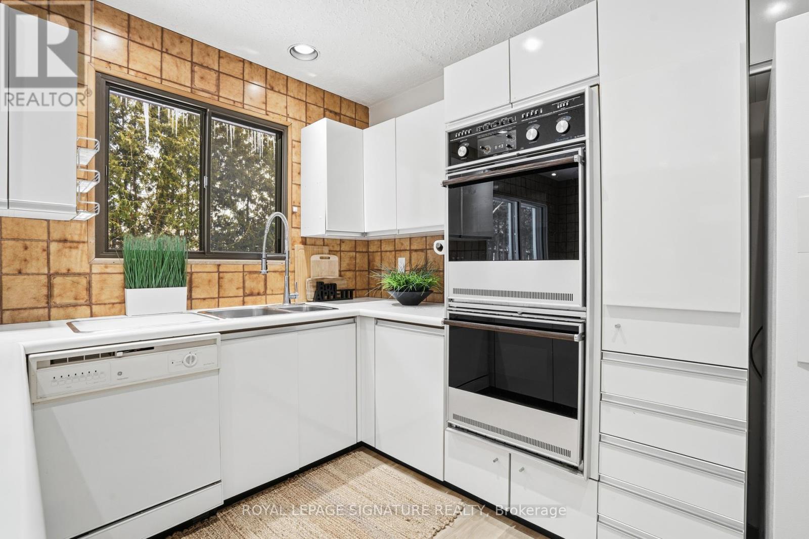 61 Valentine Drive, Toronto, Ontario  M3A 3J7 - Photo 15 - C12717380