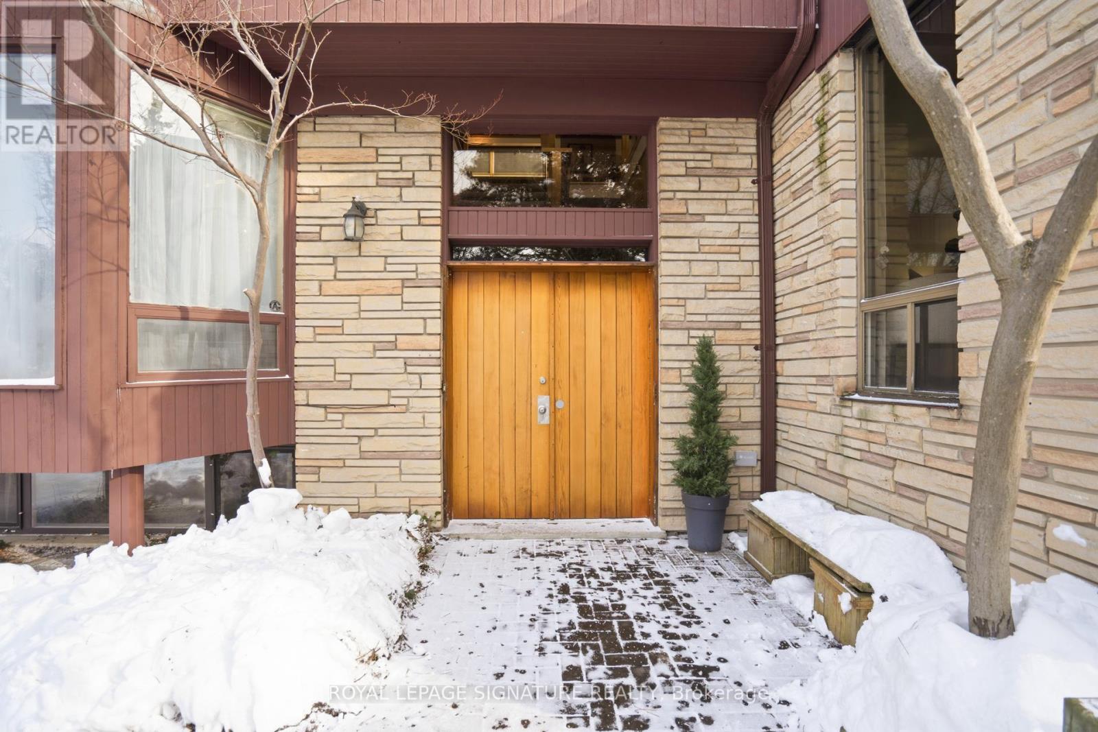 61 Valentine Drive, Toronto, Ontario  M3A 3J7 - Photo 2 - C12717380