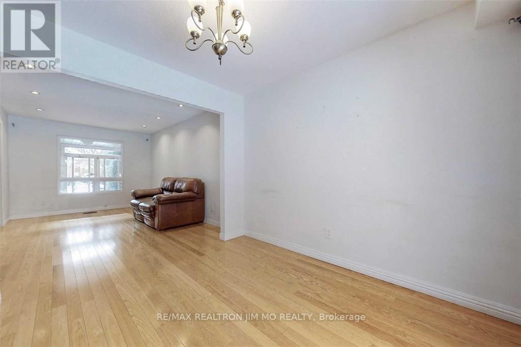 34 Ponymill Drive, Toronto (Milliken), Ontario  M1V 2Y1 - Photo 10 - E12717262