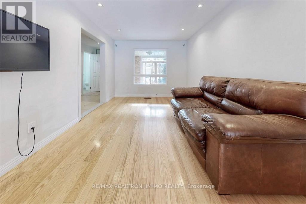 34 Ponymill Drive, Toronto (Milliken), Ontario  M1V 2Y1 - Photo 3 - E12717262