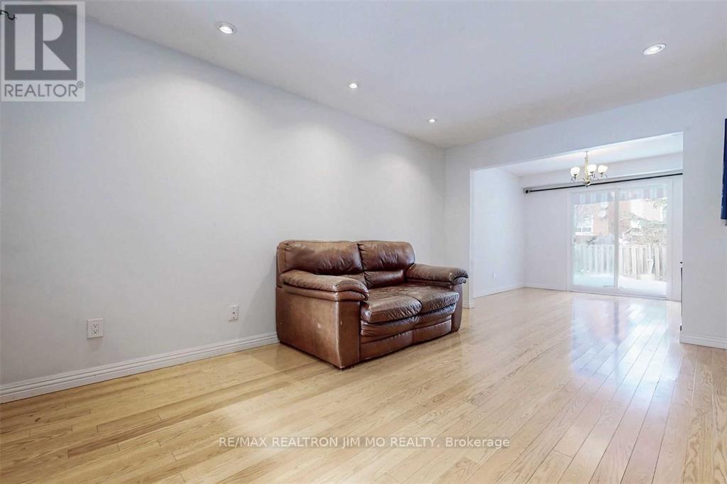 34 Ponymill Drive, Toronto (Milliken), Ontario  M1V 2Y1 - Photo 5 - E12717262