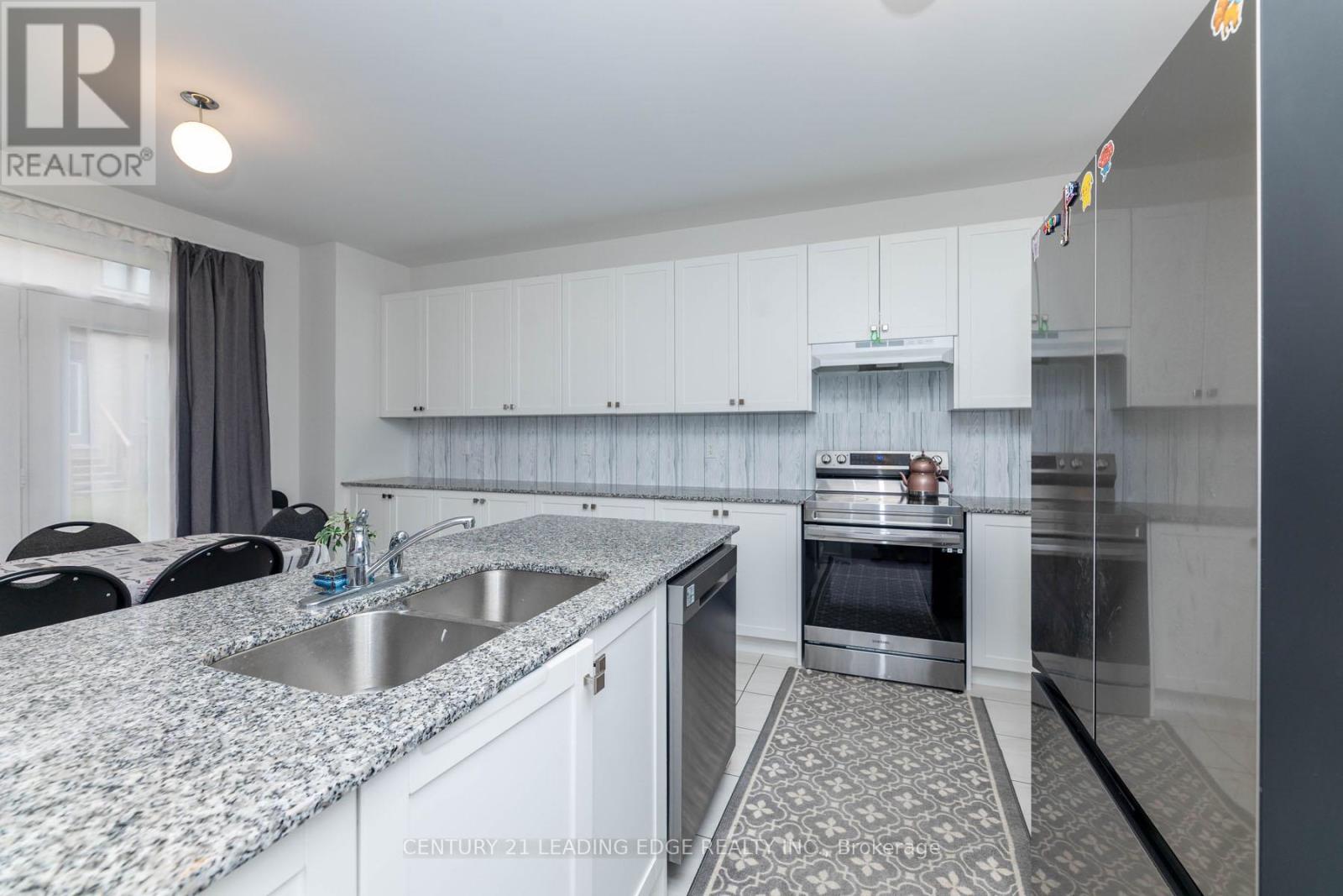 163 Fallharvest Way, Whitchurch-Stouffville (Stouffville), Ontario  L4A 0R8 - Photo 8 - N12717206