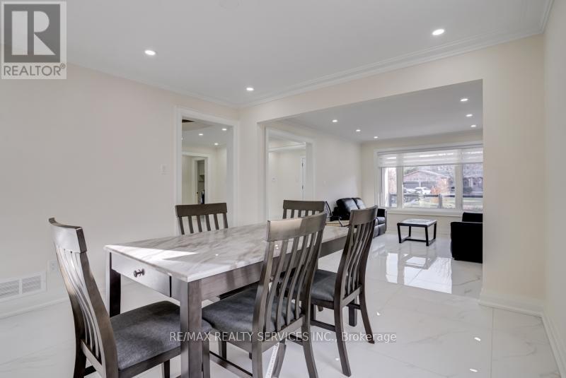 30 Queen Post Drive, Vaughan (East Woodbridge), Ontario  L4L 3G4 - Photo 9 - N12717264