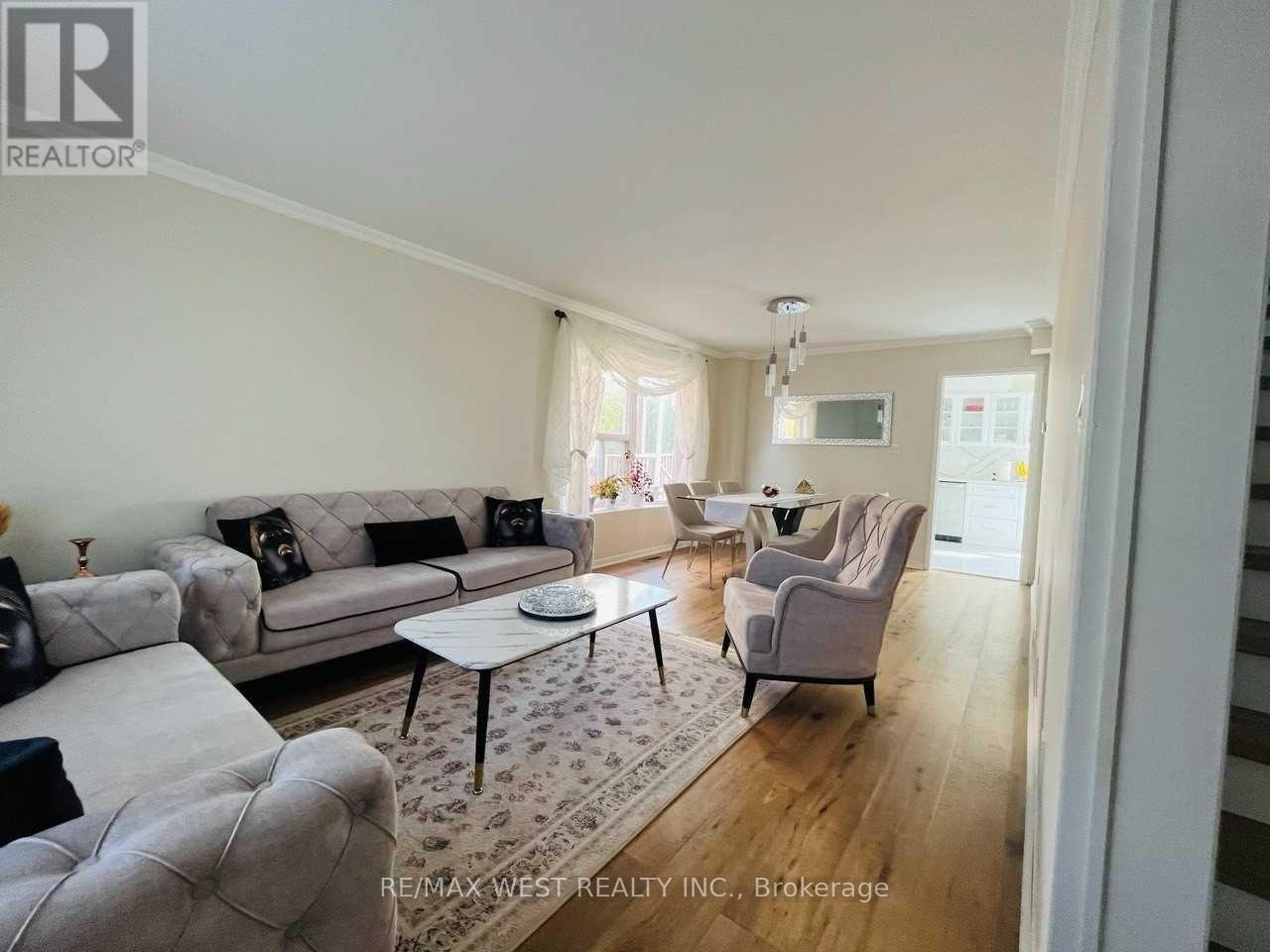 106 O'connor Crescent, Richmond Hill (North Richvale), Ontario  L4C 7N7 - Photo 3 - N12717326