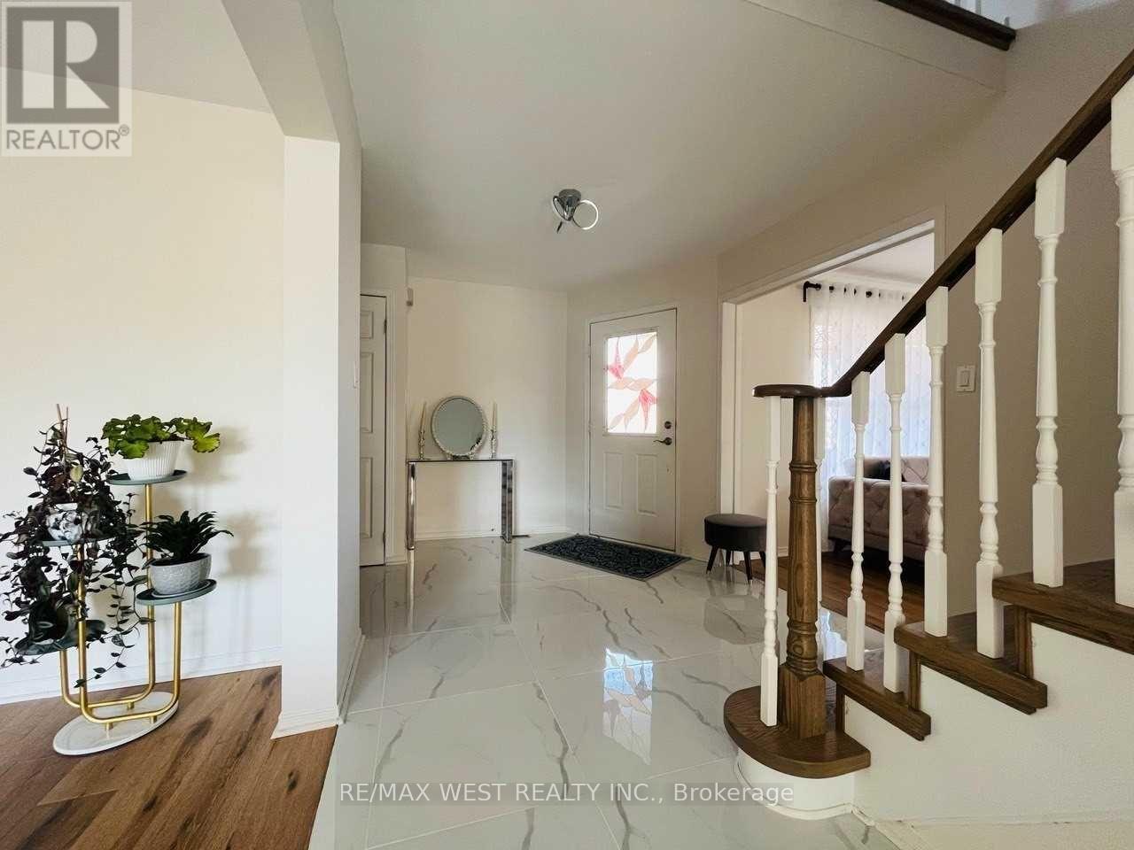 106 O'connor Crescent, Richmond Hill (North Richvale), Ontario  L4C 7N7 - Photo 5 - N12717326