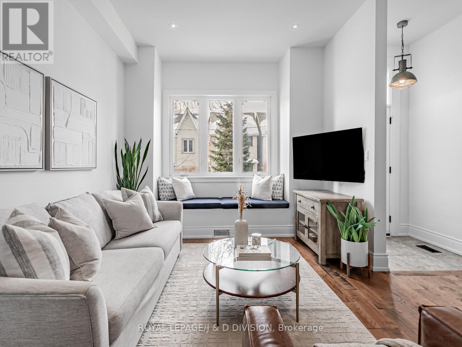 329 Indian Road Crescent, Toronto, Ontario  M6P 2G9 - Photo 4 - W12717044