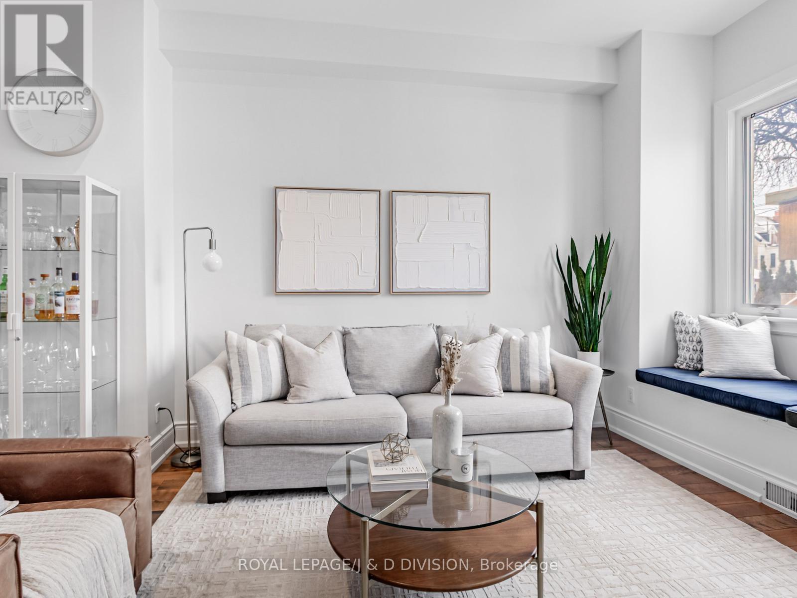 329 Indian Road Crescent, Toronto, Ontario  M6P 2G9 - Photo 5 - W12717044