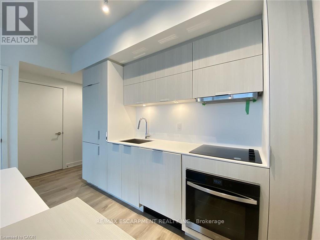 2206 - 370 Martha Street, Burlington (Brant), Ontario  L7R 2P7 - Photo 3 - W12717172