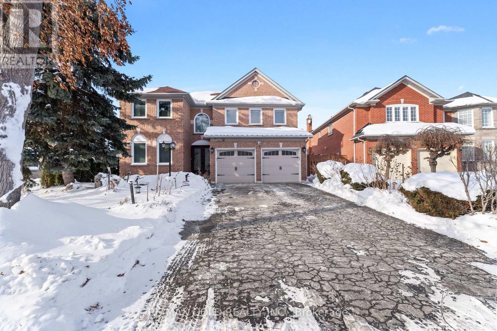 38 Mountainberry Road, Brampton (Sandringham-Wellington), Ontario  L6R 1J3 - Photo 2 - W12717198