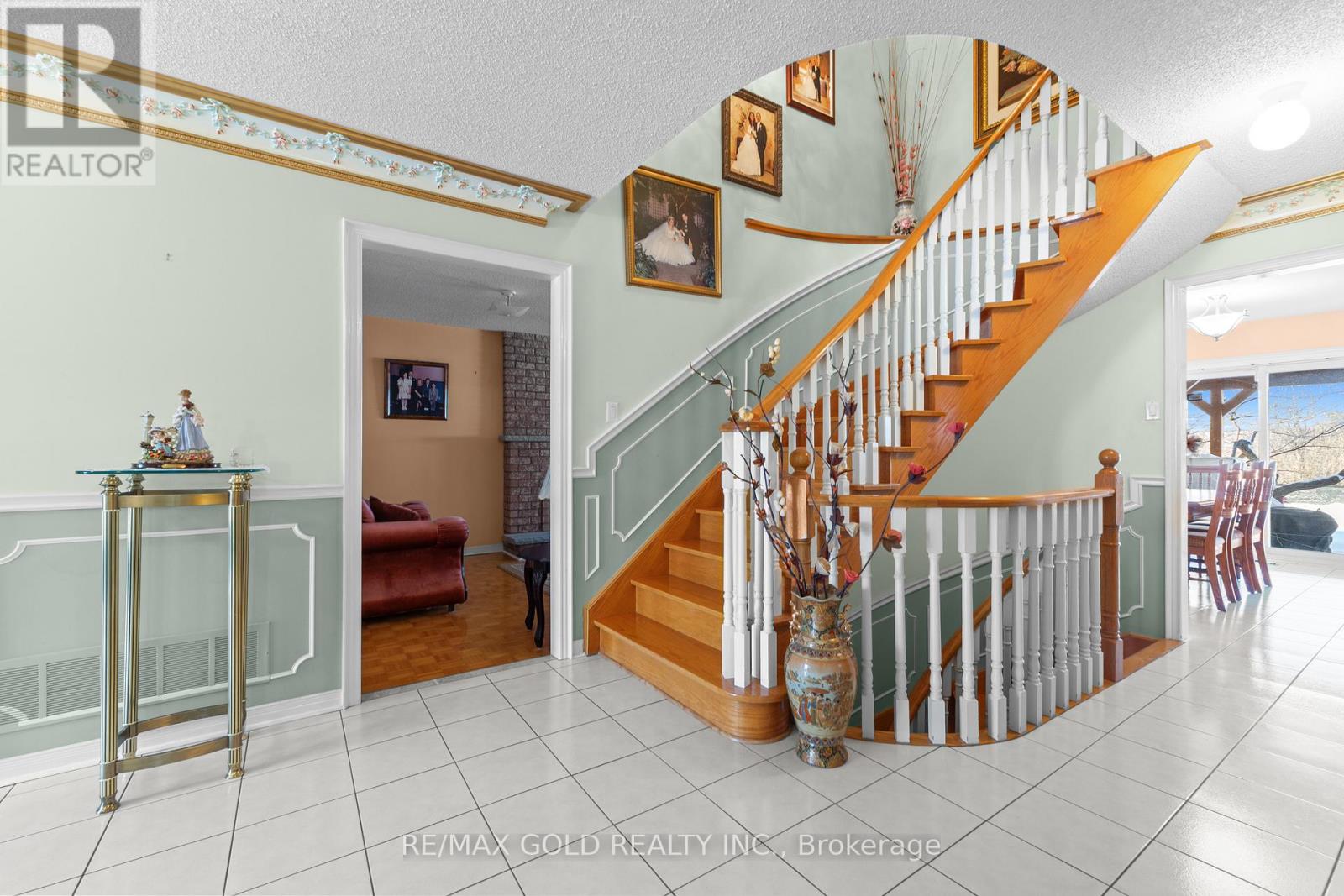 38 Mountainberry Road, Brampton (Sandringham-Wellington), Ontario  L6R 1J3 - Photo 9 - W12717198