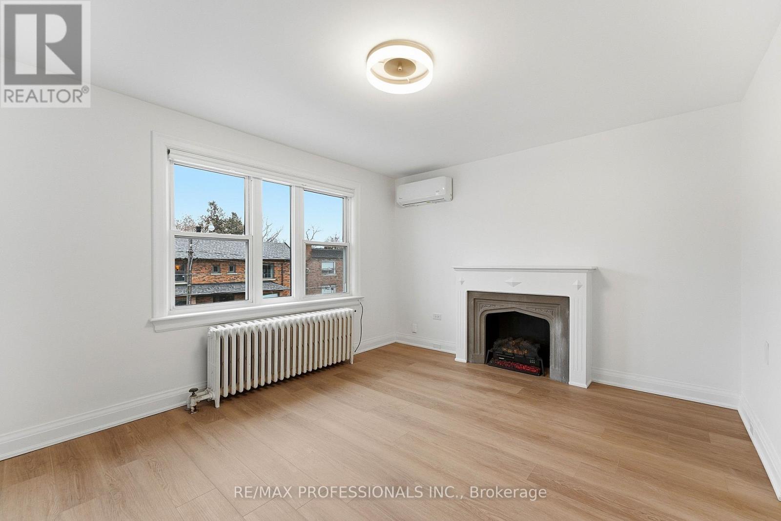 Upper - 308 Jane Street, Toronto, Ontario  M6S 3Z4 - Photo 12 - W12717204