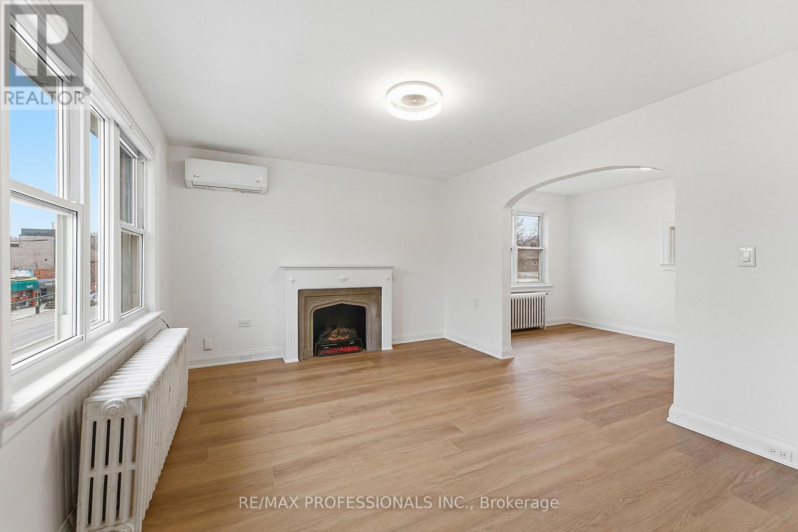 Upper - 308 Jane Street, Toronto, Ontario  M6S 3Z4 - Photo 13 - W12717204