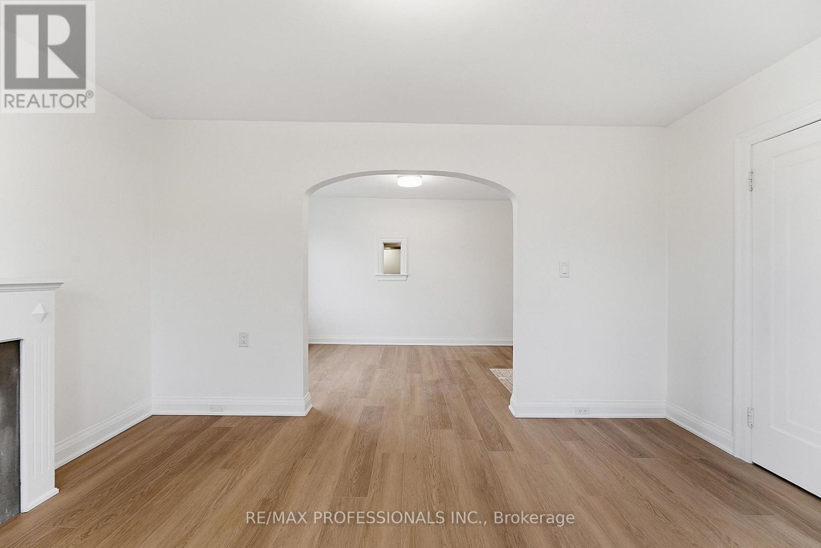 Upper - 308 Jane Street, Toronto, Ontario  M6S 3Z4 - Photo 15 - W12717204