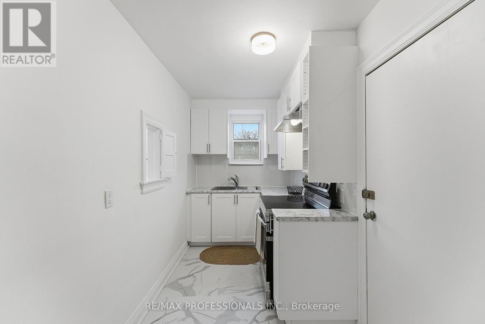 Upper - 308 Jane Street, Toronto, Ontario  M6S 3Z4 - Photo 17 - W12717204