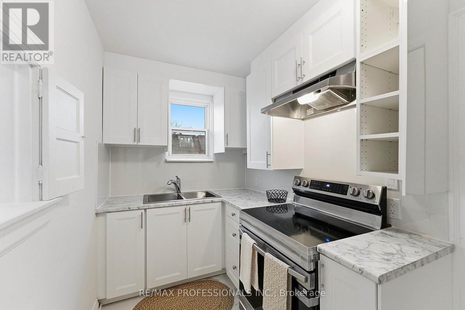 Upper - 308 Jane Street, Toronto, Ontario  M6S 3Z4 - Photo 18 - W12717204