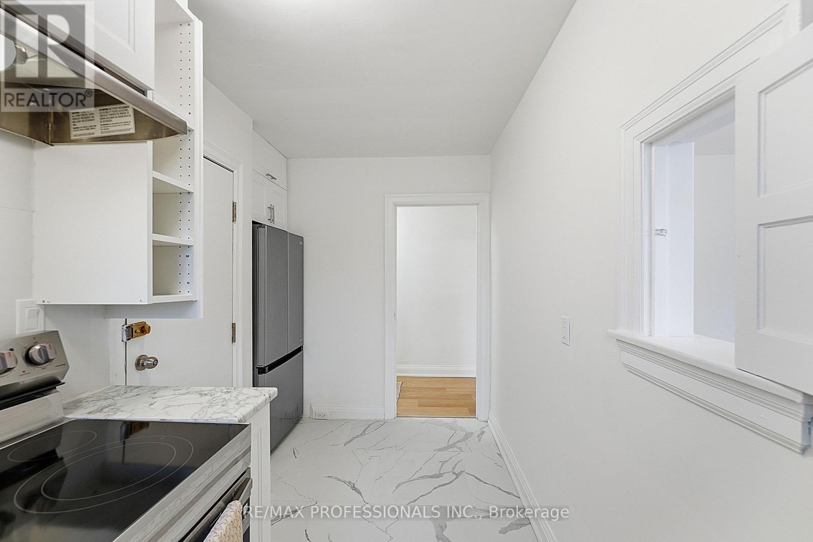 Upper - 308 Jane Street, Toronto, Ontario  M6S 3Z4 - Photo 19 - W12717204
