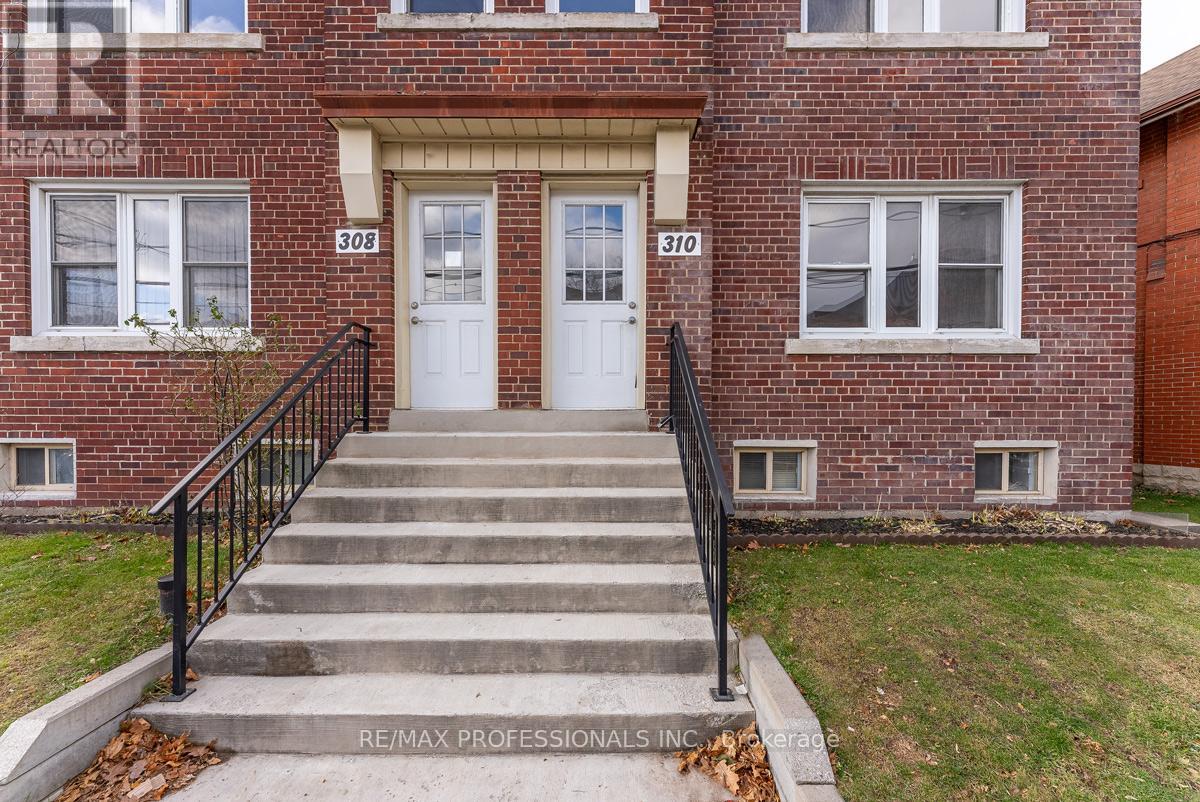 Upper - 308 Jane Street, Toronto, Ontario  M6S 3Z4 - Photo 2 - W12717204