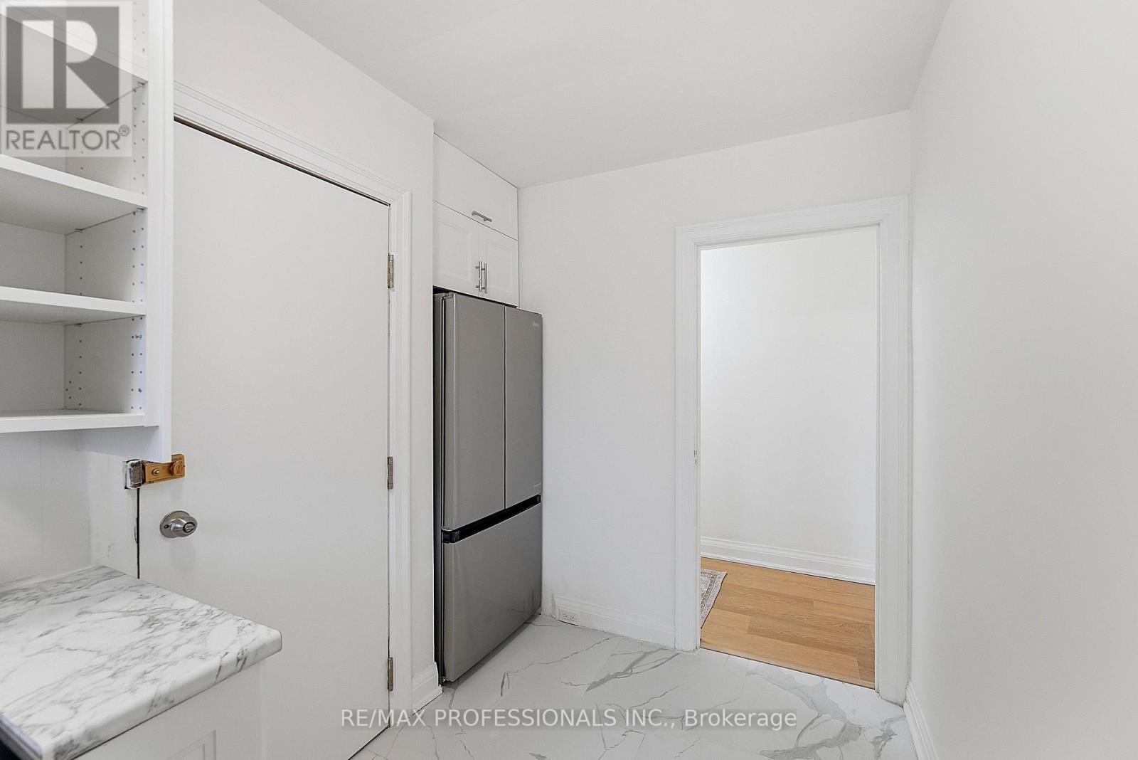 Upper - 308 Jane Street, Toronto, Ontario  M6S 3Z4 - Photo 20 - W12717204