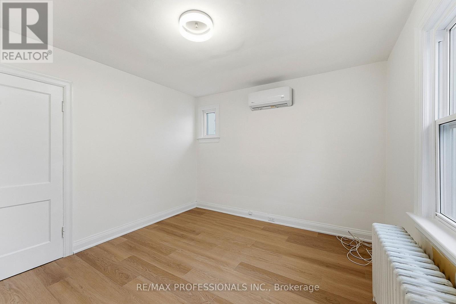 Upper - 308 Jane Street, Toronto, Ontario  M6S 3Z4 - Photo 24 - W12717204