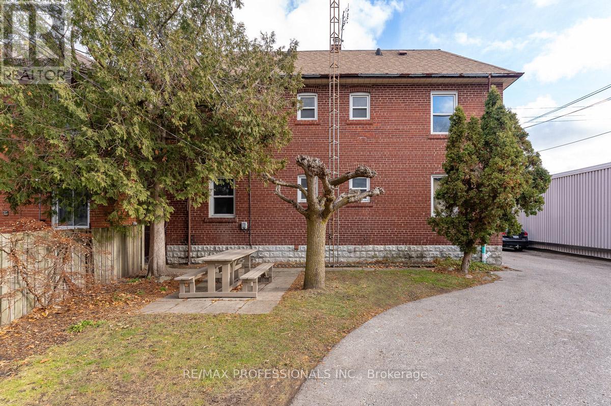 Upper - 308 Jane Street, Toronto, Ontario  M6S 3Z4 - Photo 26 - W12717204