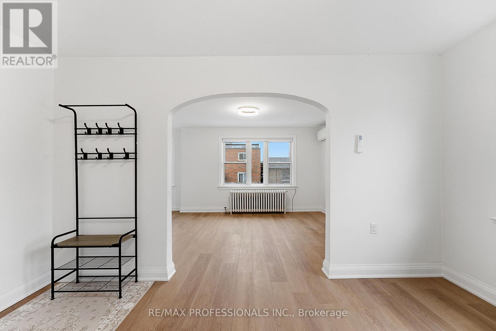 Upper - 308 Jane Street, Toronto, Ontario  M6S 3Z4 - Photo 7 - W12717204