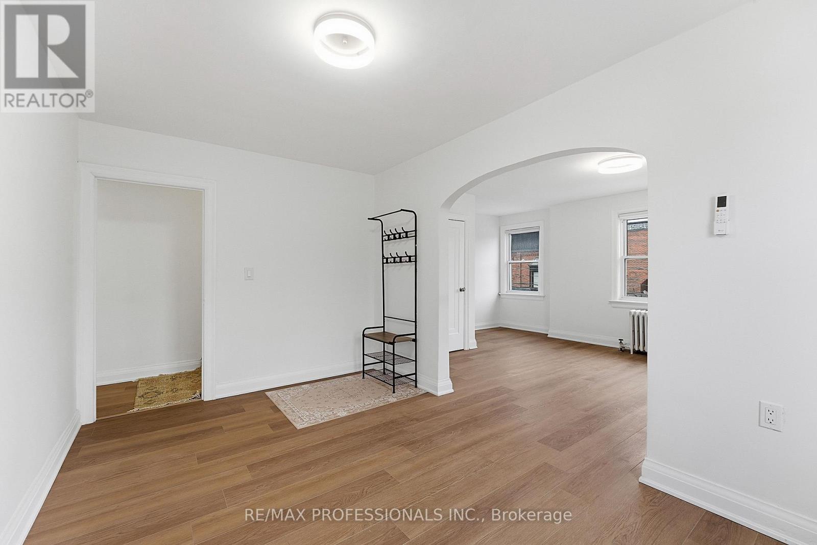 Upper - 308 Jane Street, Toronto, Ontario  M6S 3Z4 - Photo 8 - W12717204