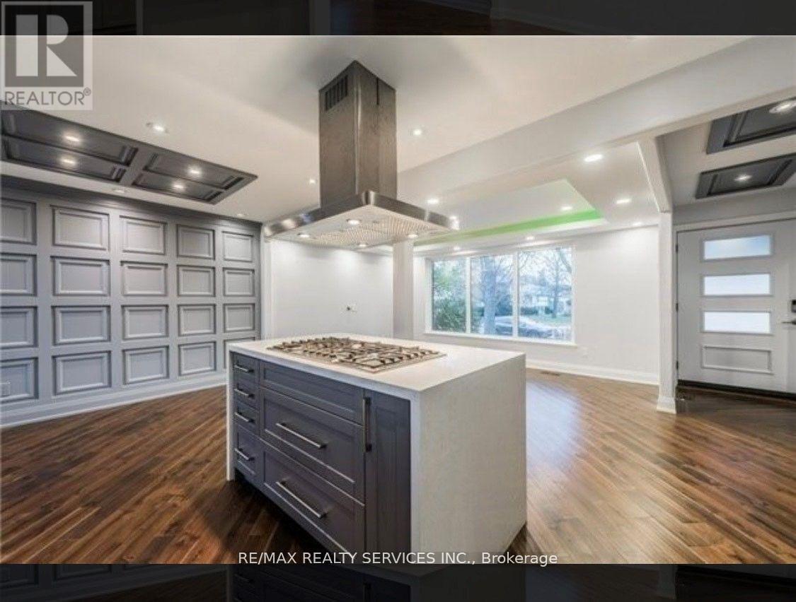 11 Duncan Bull Drive, Brampton (Brampton East), Ontario  L6W 1H2 - Photo 4 - W12717240