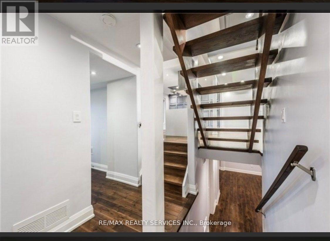 11 Duncan Bull Drive, Brampton (Brampton East), Ontario  L6W 1H2 - Photo 6 - W12717240