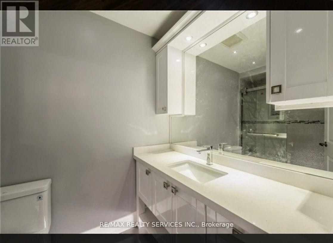 11 Duncan Bull Drive, Brampton (Brampton East), Ontario  L6W 1H2 - Photo 8 - W12717240