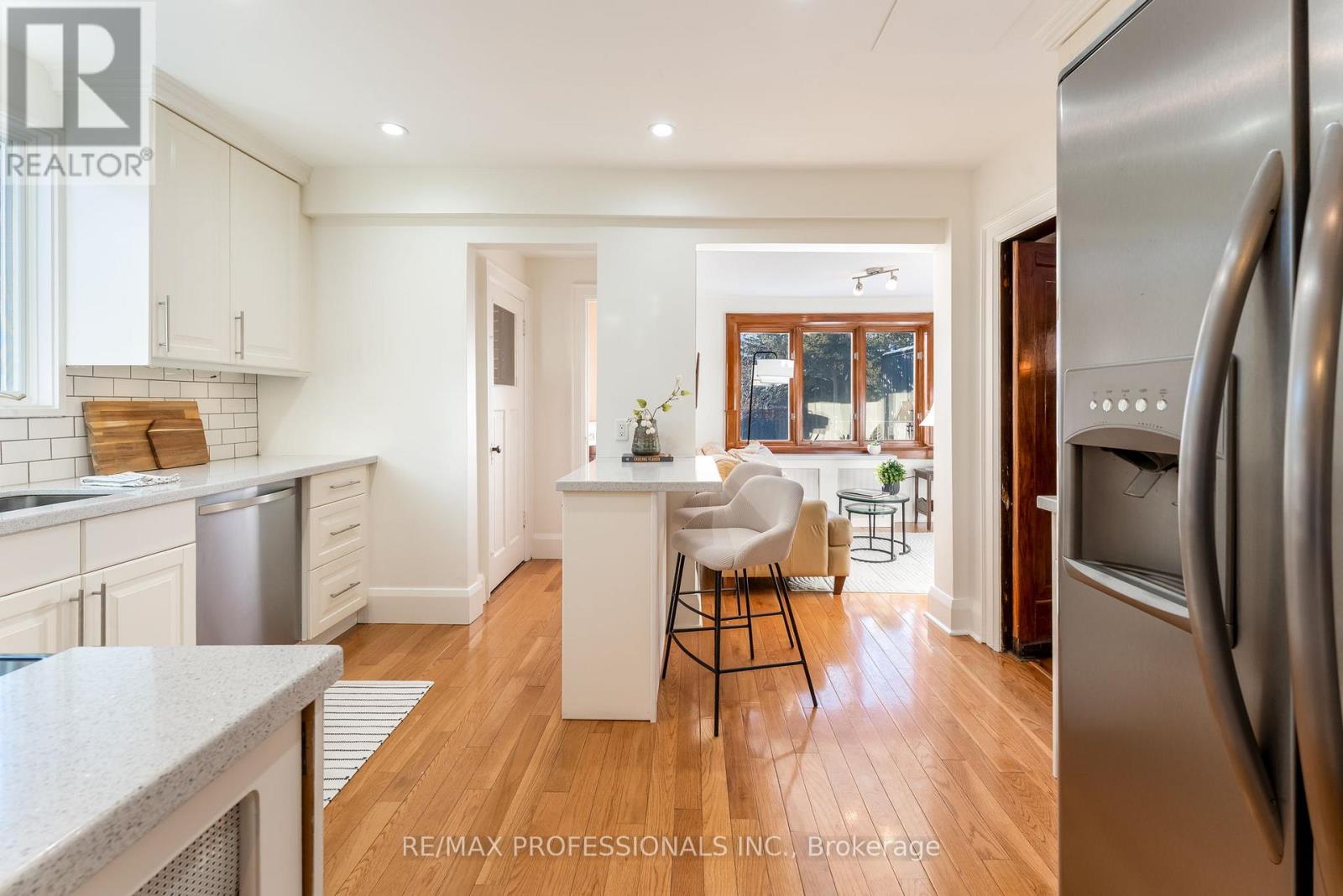 3 Lynngrove Avenue, Toronto (Kingsway South), Ontario  M8X 1M3 - Photo 16 - W12717292