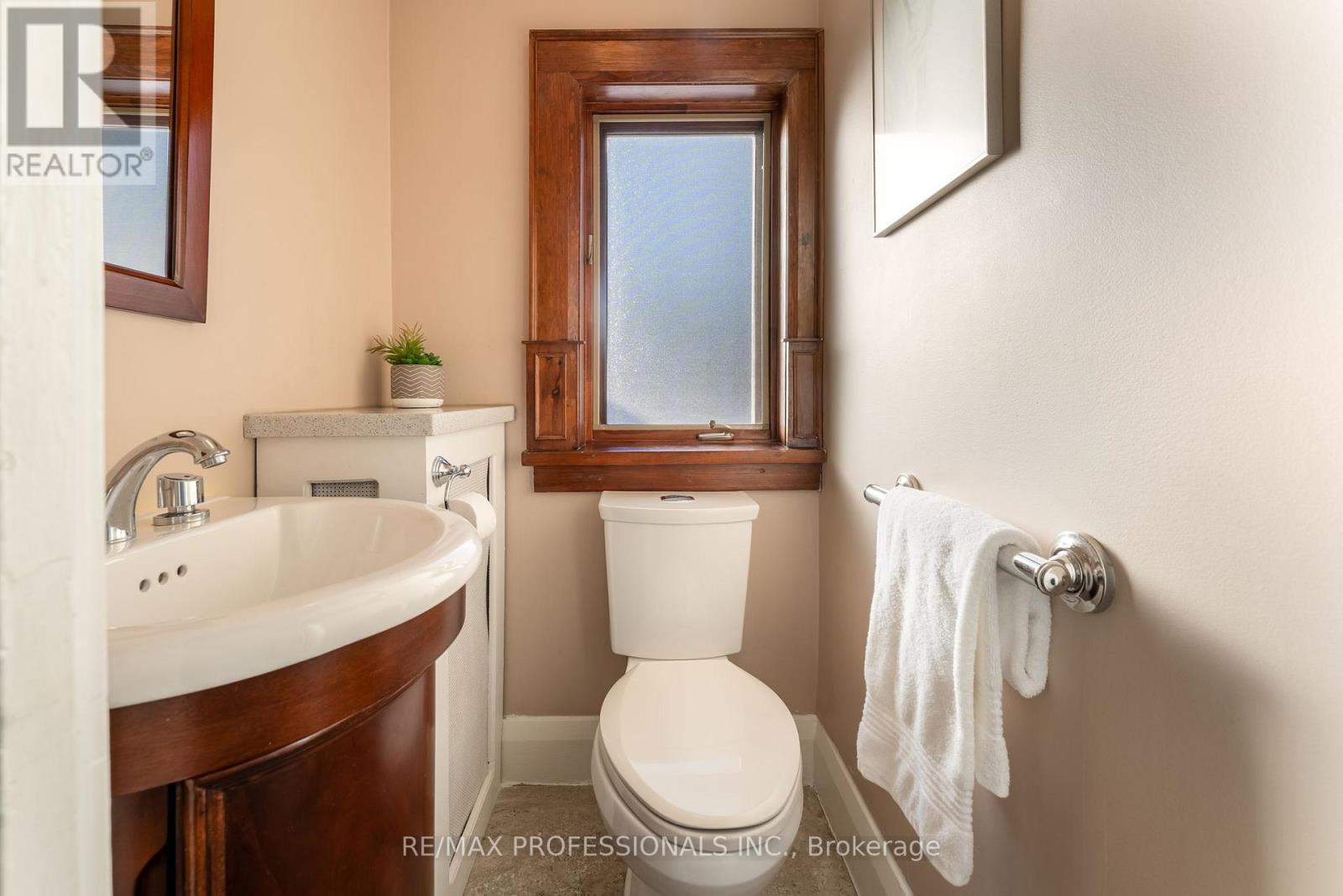 3 Lynngrove Avenue, Toronto (Kingsway South), Ontario  M8X 1M3 - Photo 18 - W12717292