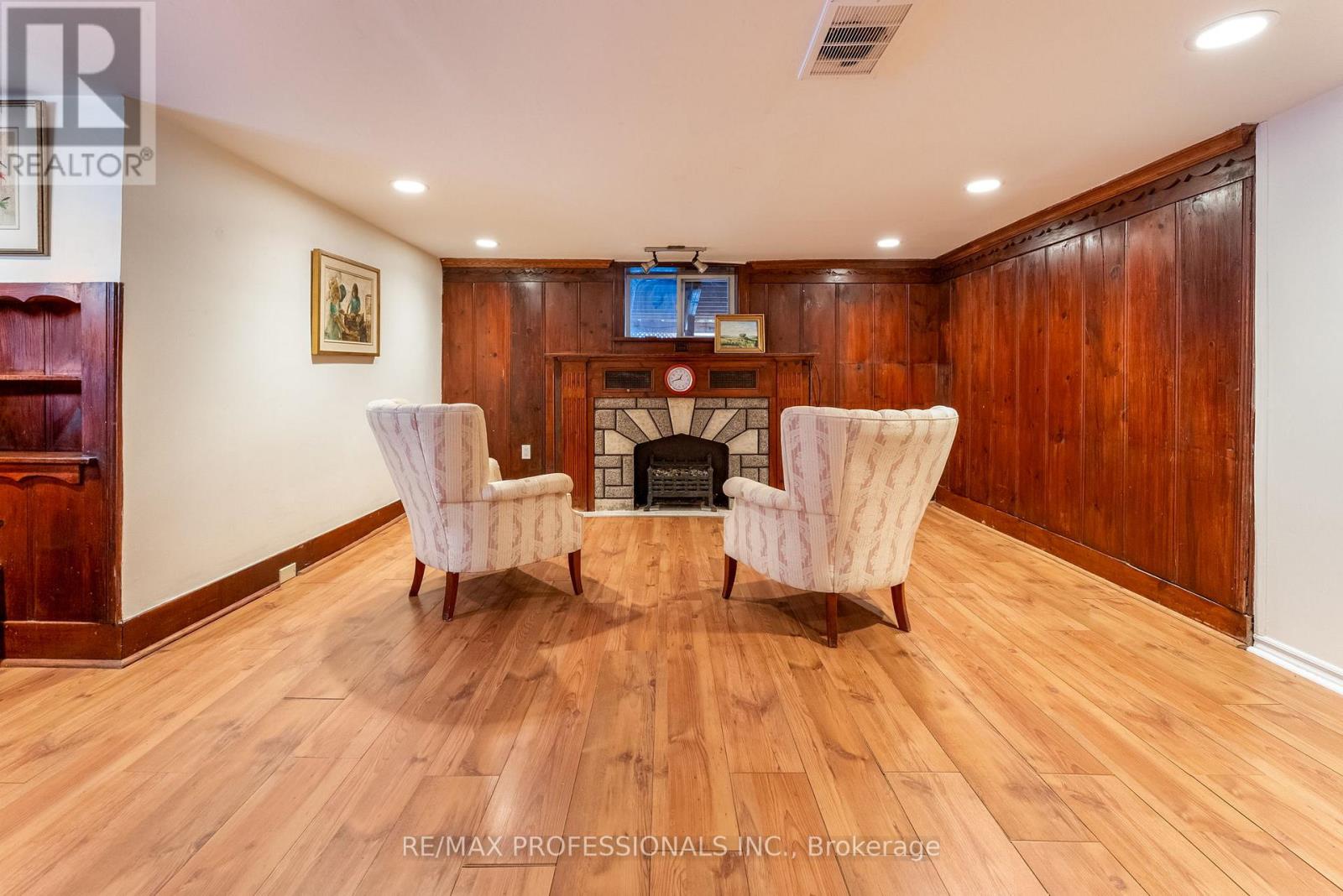 3 Lynngrove Avenue, Toronto (Kingsway South), Ontario  M8X 1M3 - Photo 33 - W12717292