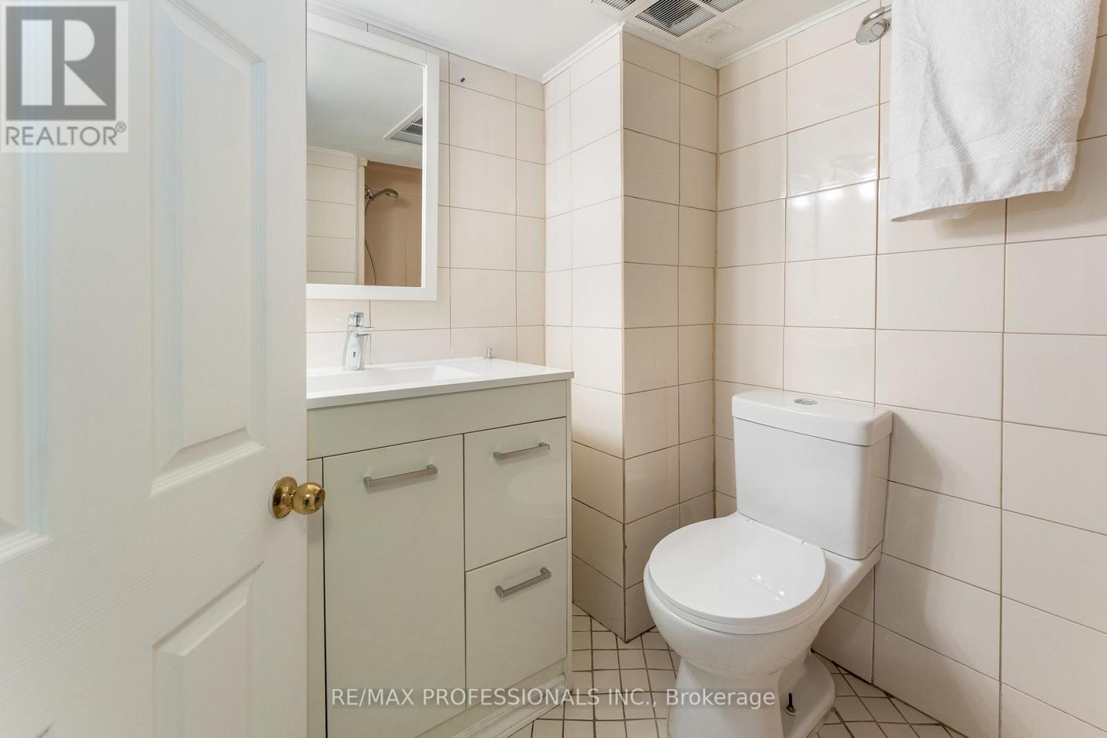 3 Lynngrove Avenue, Toronto (Kingsway South), Ontario  M8X 1M3 - Photo 35 - W12717292