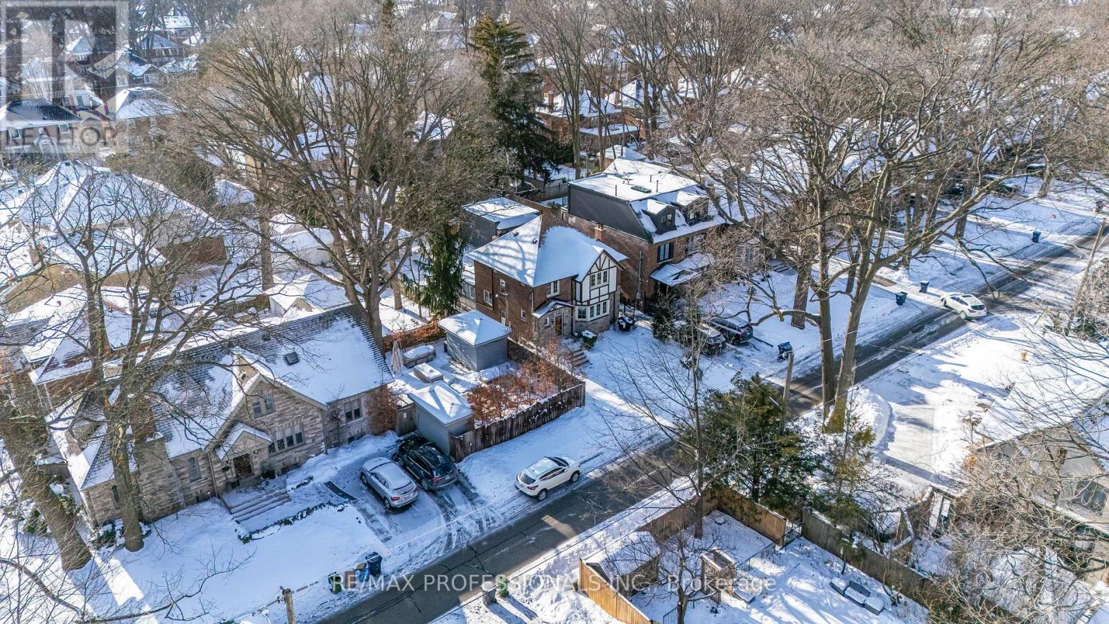 3 Lynngrove Avenue, Toronto (Kingsway South), Ontario  M8X 1M3 - Photo 41 - W12717292