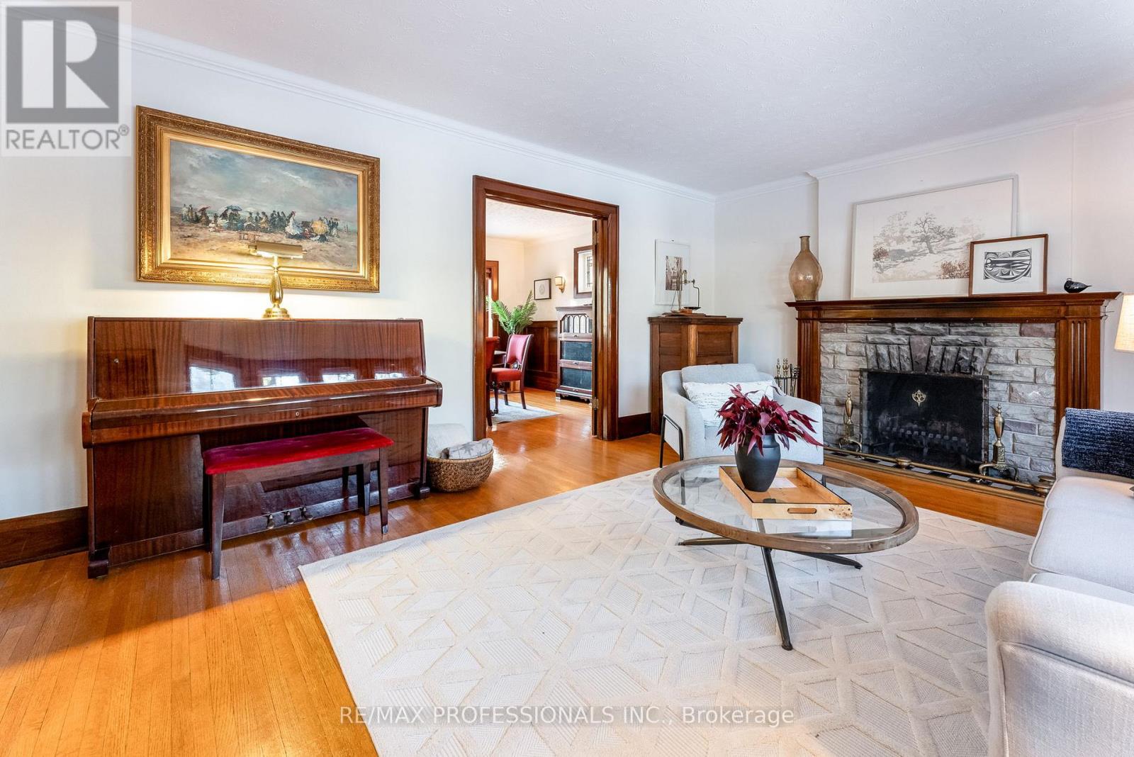 3 Lynngrove Avenue, Toronto (Kingsway South), Ontario  M8X 1M3 - Photo 6 - W12717292