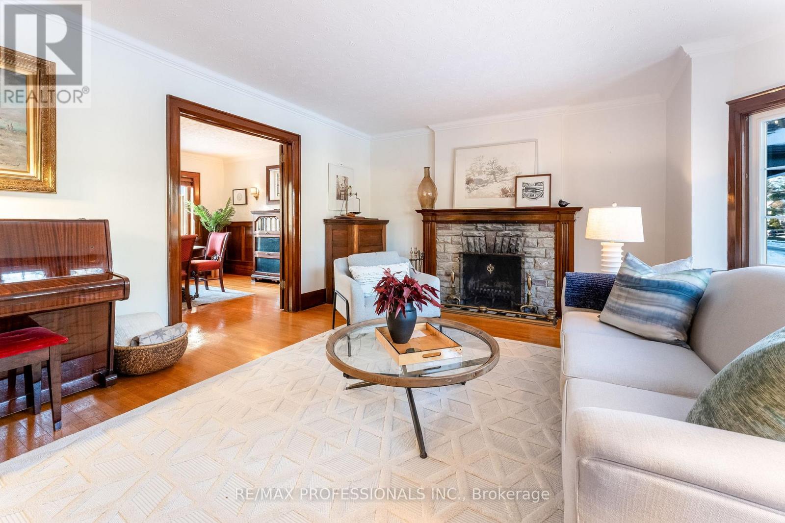 3 Lynngrove Avenue, Toronto (Kingsway South), Ontario  M8X 1M3 - Photo 7 - W12717292