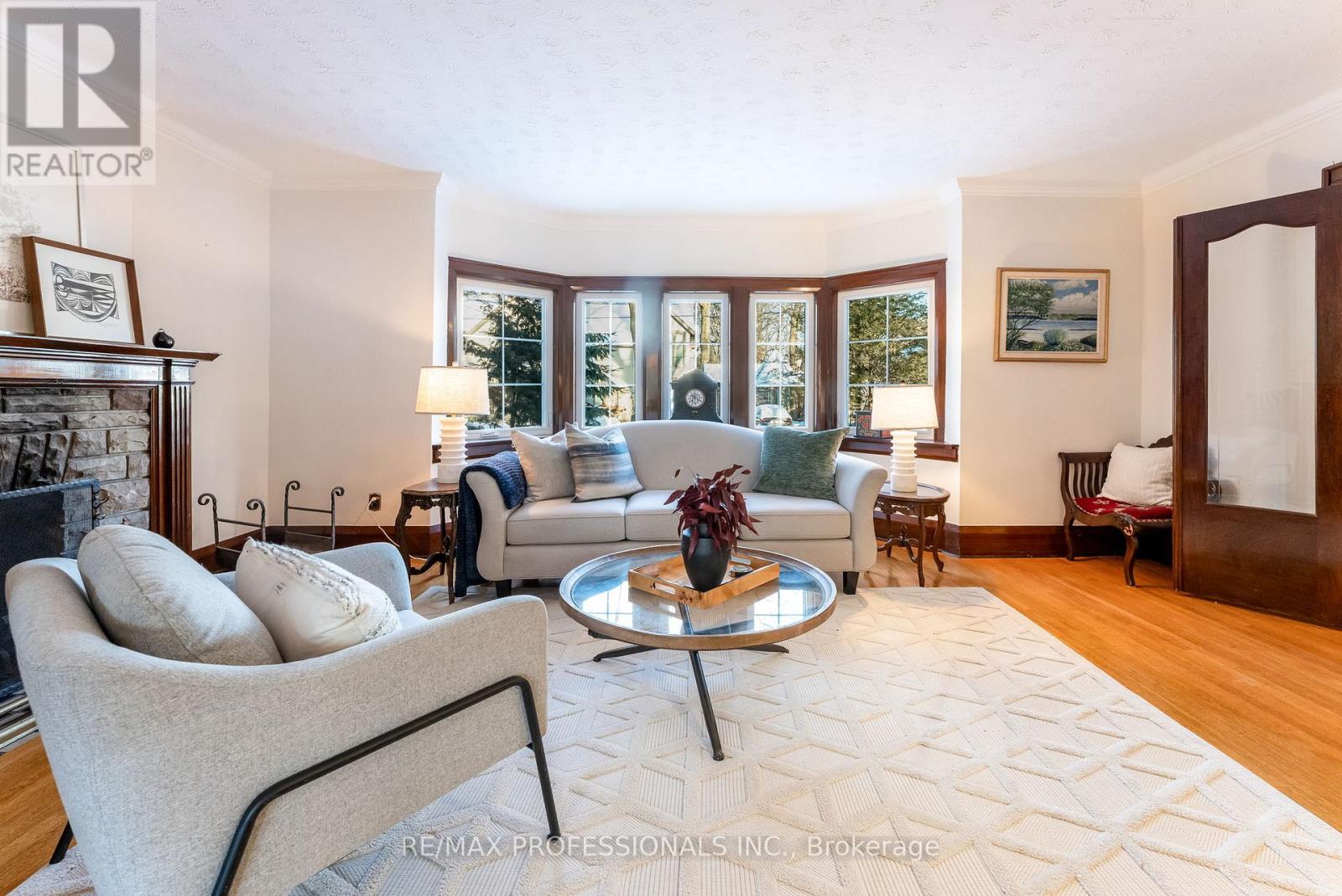 3 Lynngrove Avenue, Toronto (Kingsway South), Ontario  M8X 1M3 - Photo 9 - W12717292