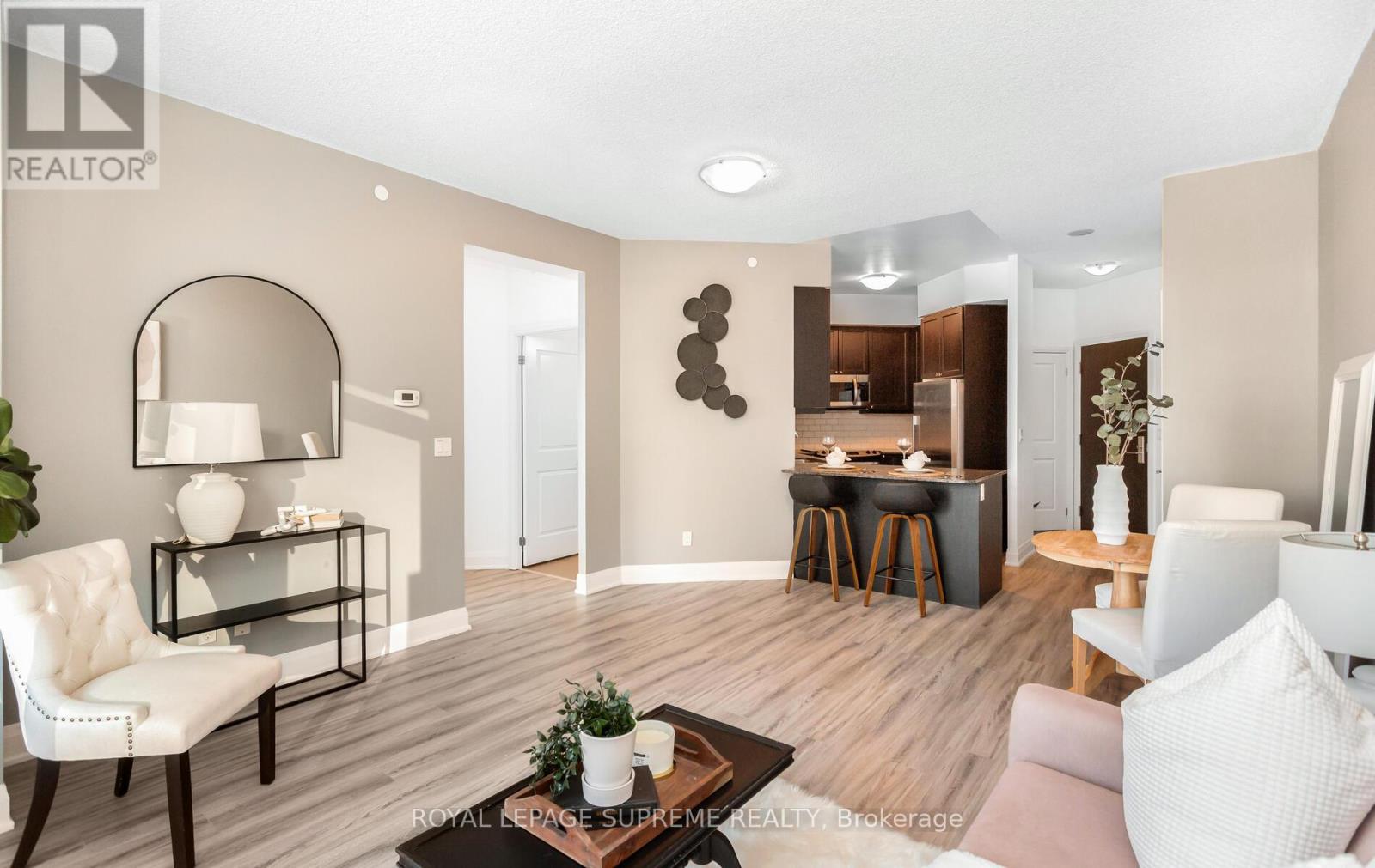 312 - 25 Fontenay Court, Toronto (Edenbridge-Humber Valley), Ontario  M9A 0C4 - Photo 5 - W12717350