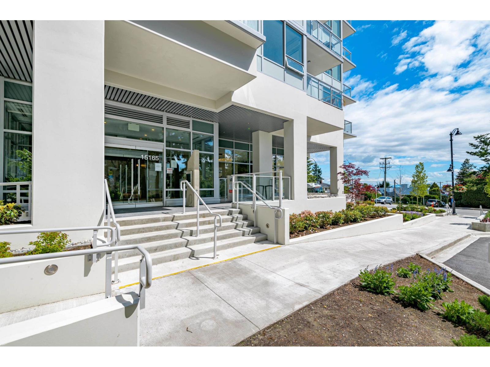 315 15165 Thrift Avenue, White Rock, British Columbia  V4B 0C1 - Photo 2 - R3081433