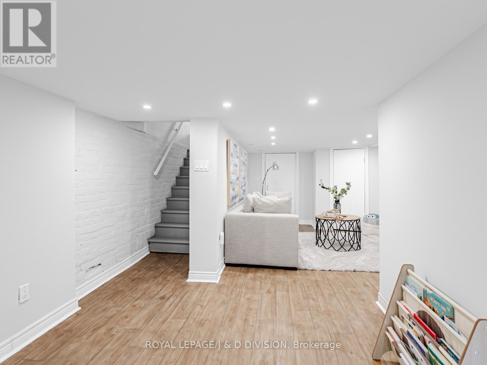 329 Indian Road Crescent, Toronto, Ontario  M6P 2G9 - Photo 20 - W12717044