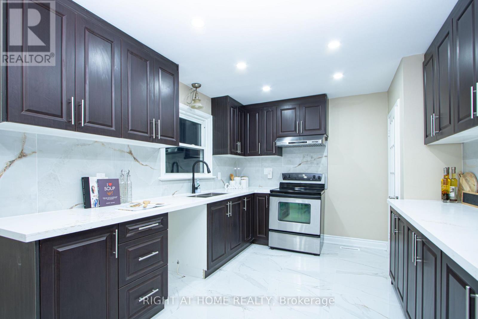 26 Wychwood Park, London North, Ontario  N6G 1R5 - Photo 11 - X12710968