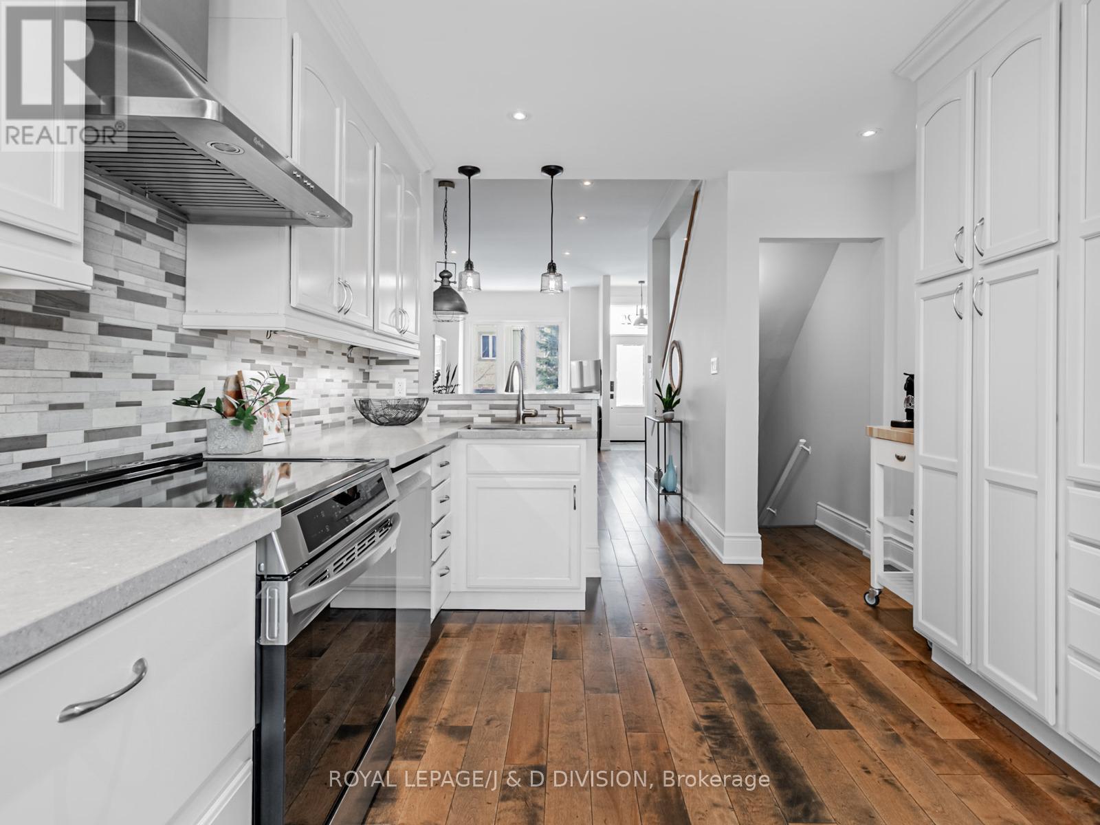 329 Indian Road Crescent, Toronto, Ontario  M6P 2G9 - Photo 9 - W12717044