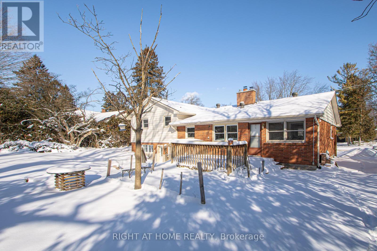 26 Wychwood Park, London North, Ontario  N6G 1R5 - Photo 3 - X12710968