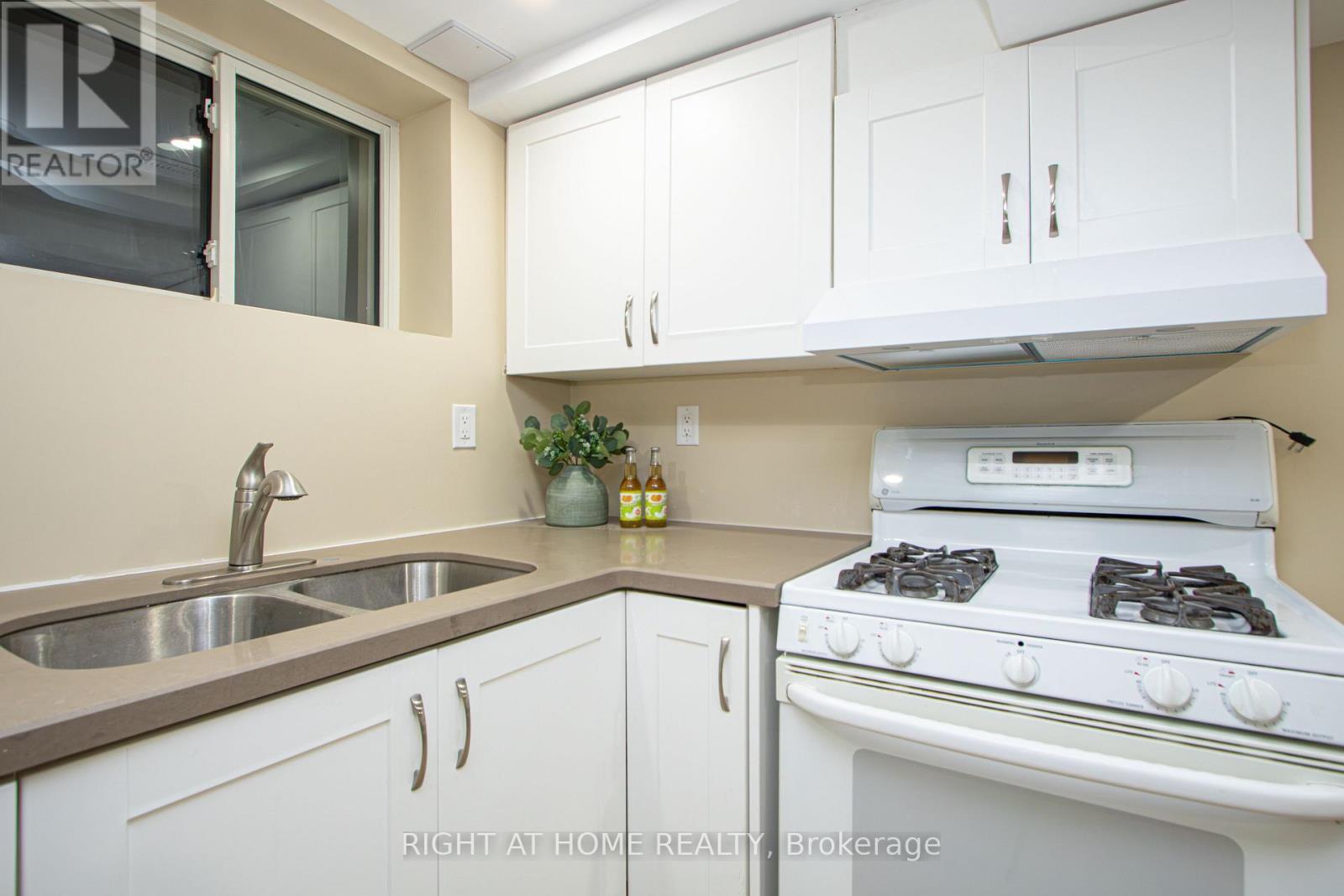 26 Wychwood Park, London North, Ontario  N6G 1R5 - Photo 35 - X12710968