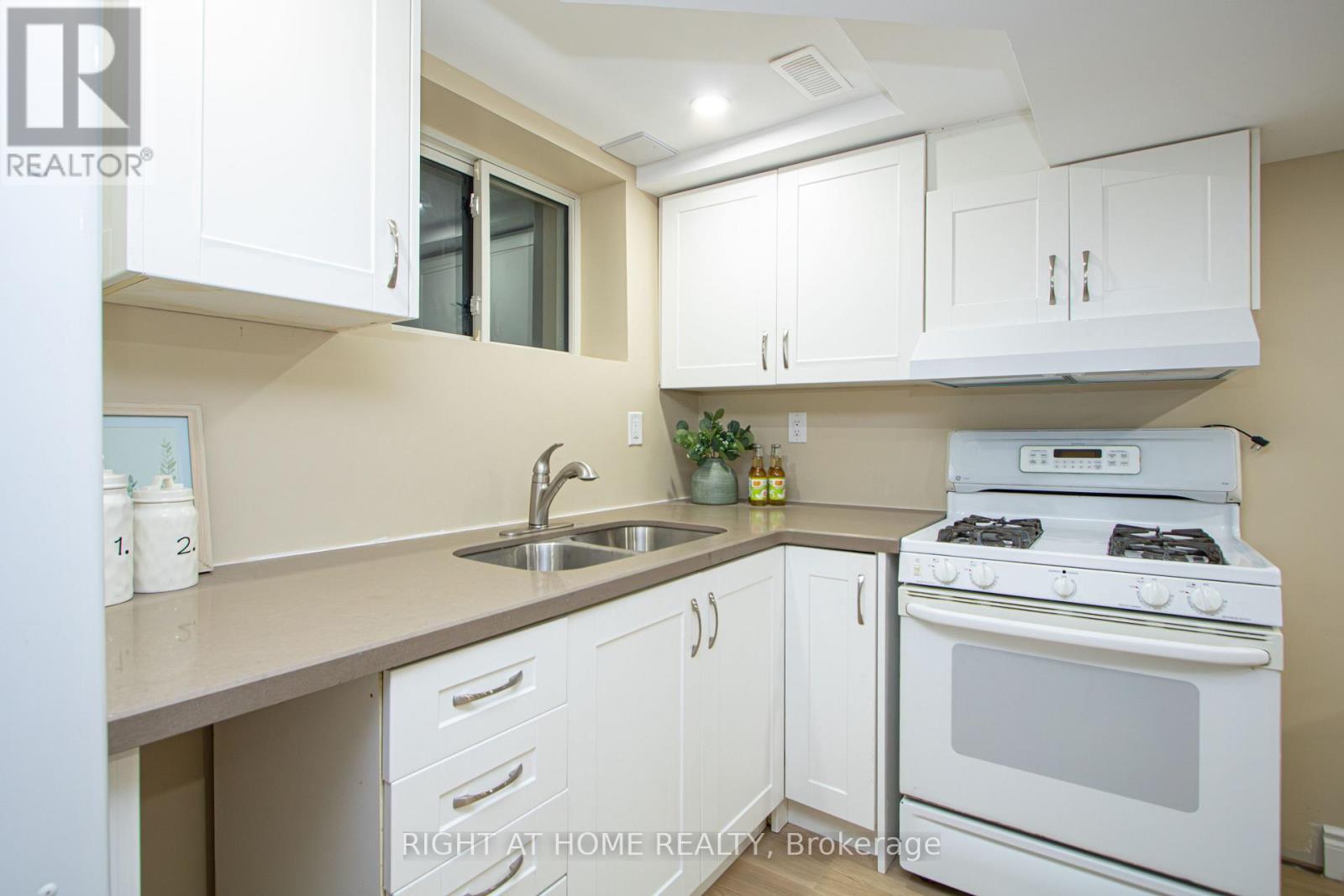 26 Wychwood Park, London North, Ontario  N6G 1R5 - Photo 37 - X12710968