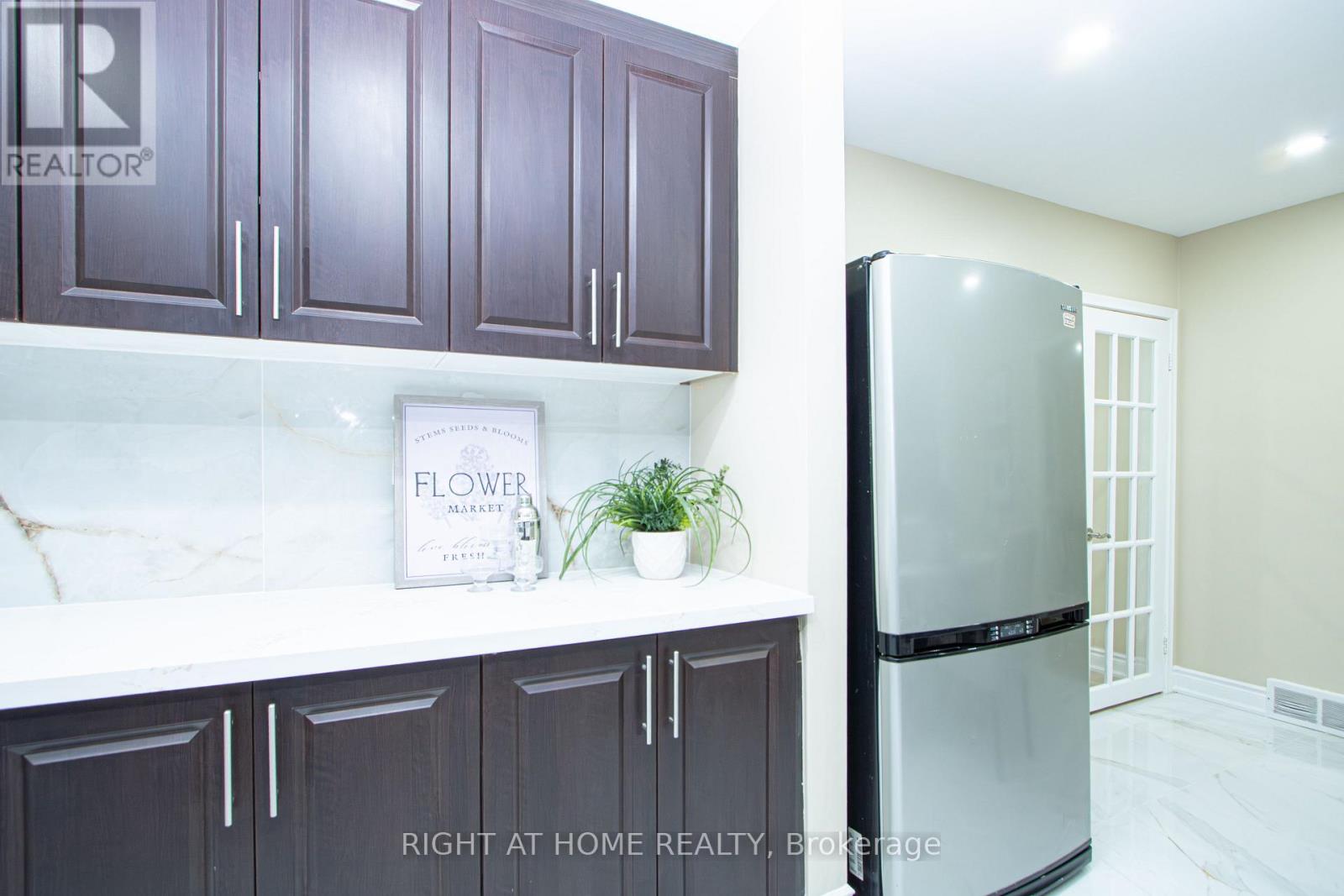 26 Wychwood Park, London North, Ontario  N6G 1R5 - Photo 14 - X12710968